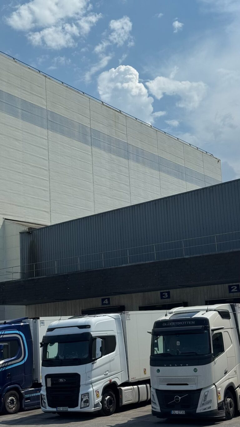 Hangar industriel à bardage métallique