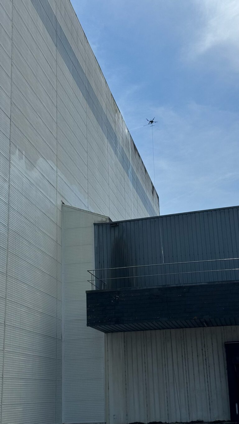 Hangar industriel à bardage métallique