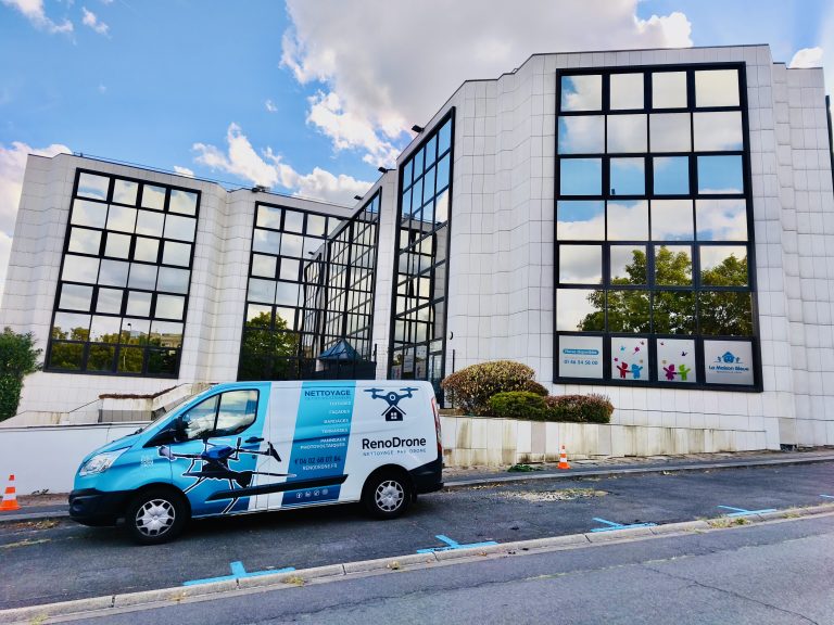 Nettoyage de façades vitrées à Paris