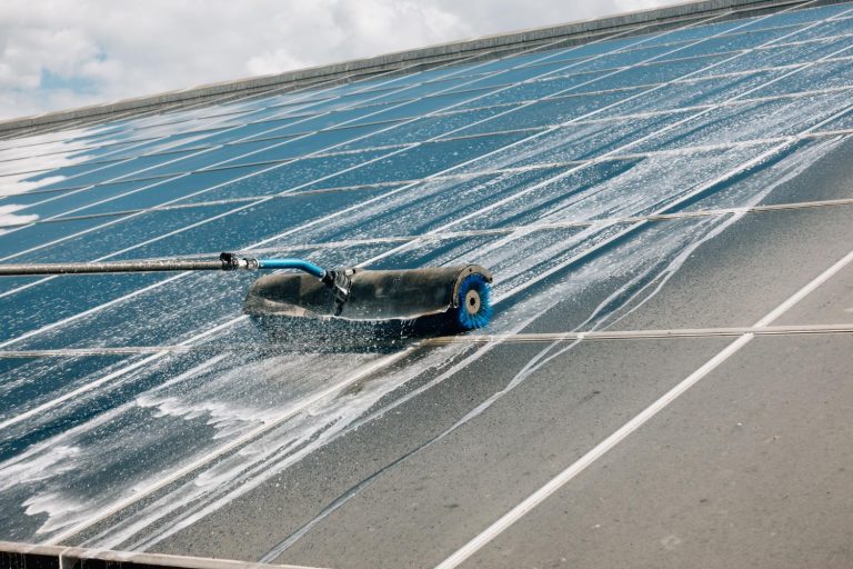 Nettoyage de panneaux photovoltaïques à l'eau