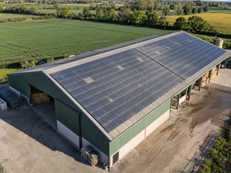 Entretien panneaux solaires à Evreux : guide pratique et budget